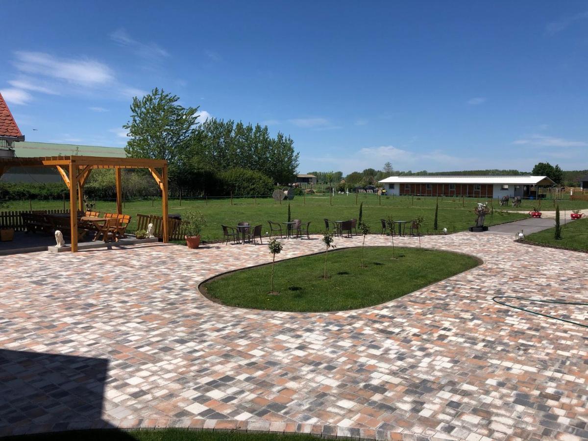 Nagybajcsi Lovaspark és Otthon vendégház Extérieur photo