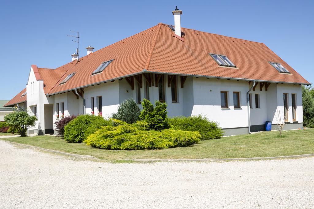Nagybajcsi Lovaspark és Otthon vendégház Extérieur photo